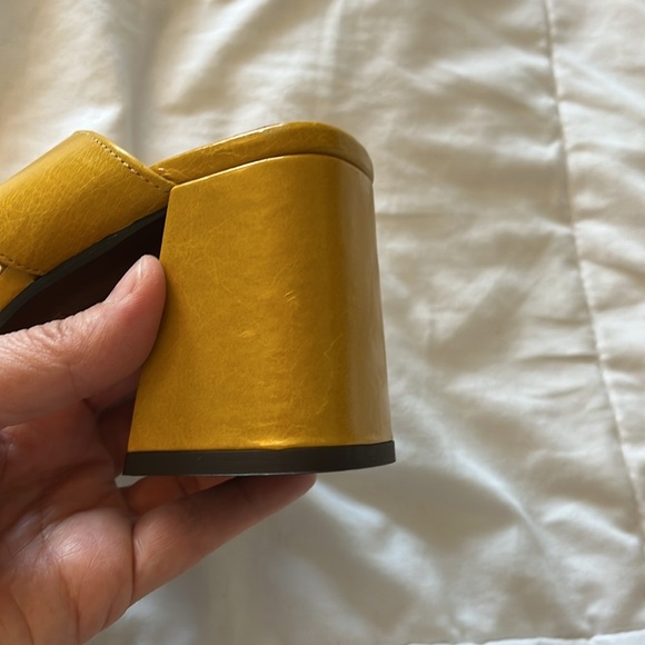 L'intervalle Blocked Heel Sandals. Mustard color Size 38 Euro Size 7.5 US. - Picture 11 of 13
